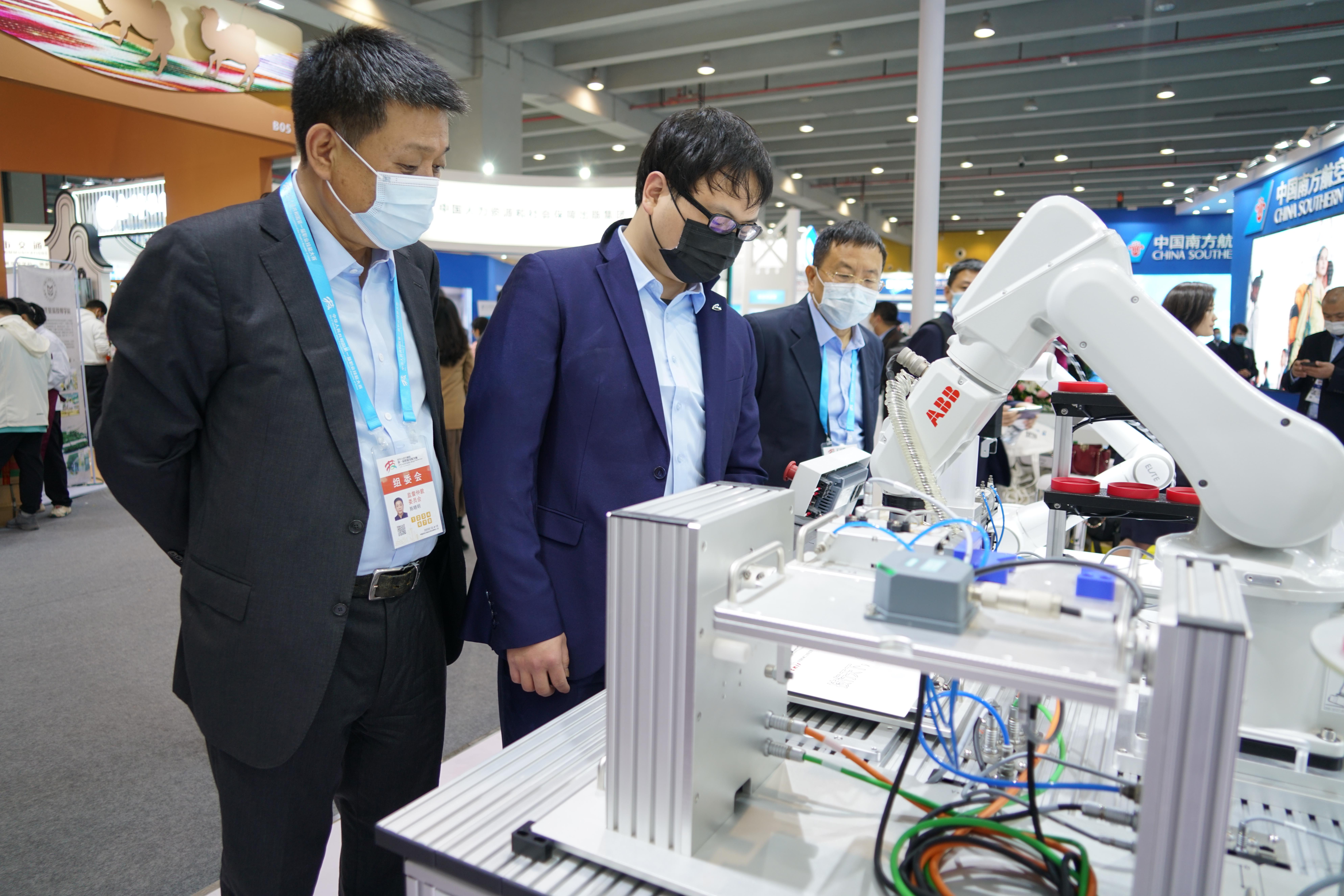 汇博机器人助力中华人民共和国第一届职业技能大赛